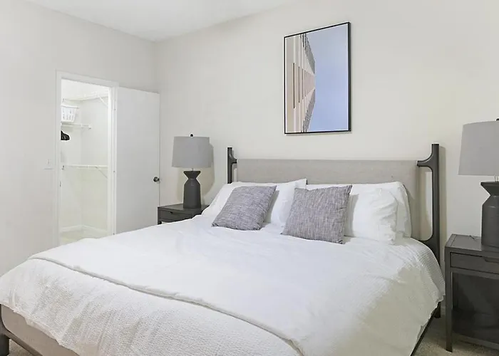 Apartment Landing - Modern With Amazing Amenities *