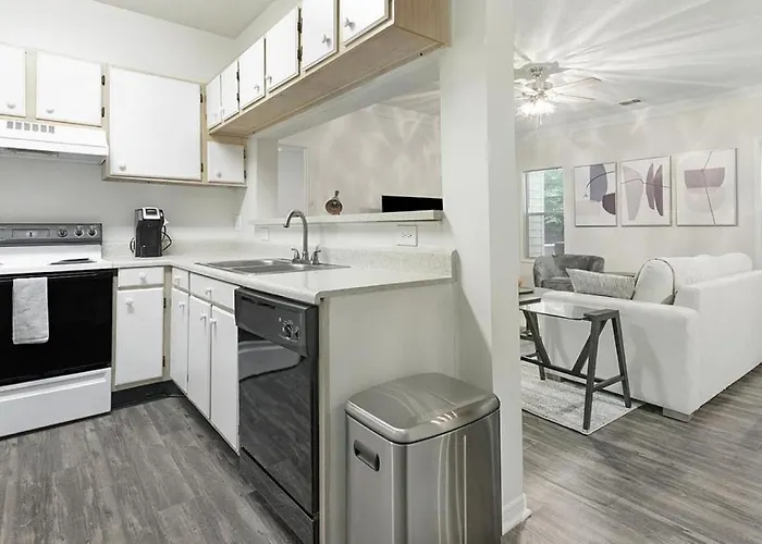 Landing - Modern With Amazing Amenities